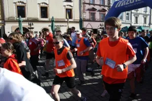 Běží malí i velcí.