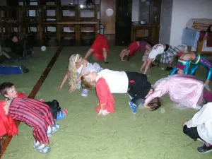 tancování v maskách