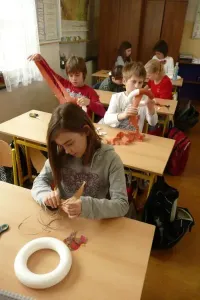 začínáme rozmotávat provázek