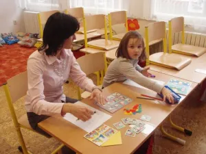 Paní učitelka Rybářová a další šikulka.