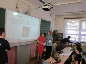 mladším spolužákům