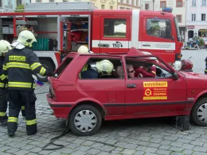 vyprošťování osob z auta po havárii