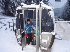 nastupovat...