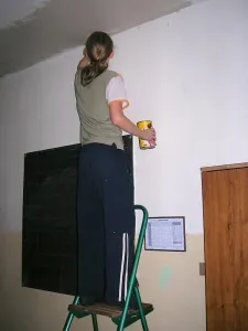 ještě původní zeď za tabulí...