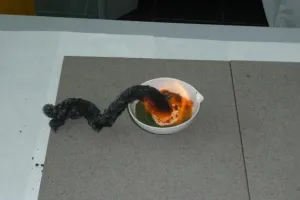 had leze z misky