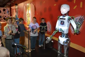 Povídání s robotem Thespianem.