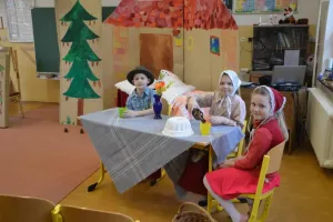 Myslivec naštěstí babičku i Karkulku zachránil.