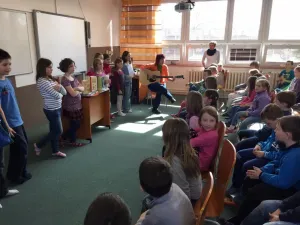 dárek od Světlušek a paní Novákové