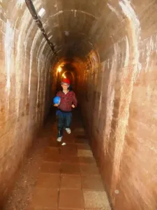 50 metrů pod zemí