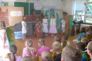 Krok se radí s Kazi, Tetou a Libuší.