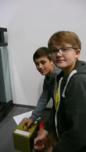 Adam a adam dali síli dohromady