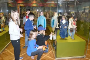 Expozice loutek.
