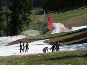v květnu na sněhu