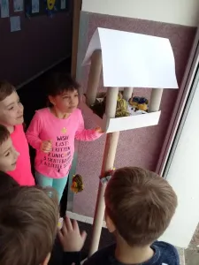 "Sypeme ptáčkům".