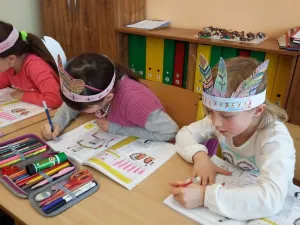 celý den si jenom hrají.