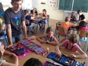 Dan vyučuje