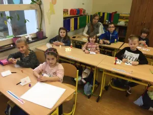 Lepíme knoflíky.