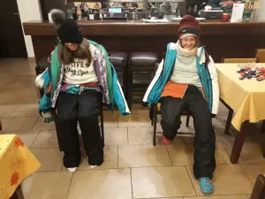 Jana 21 ks, Andrea 19 ks oblečení