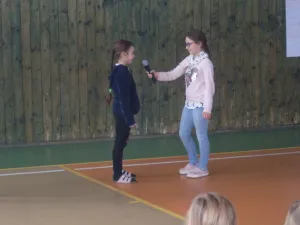 rozhovor asistentky se zpěvačkou