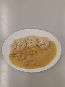 veprorove-nudlicky-s-ananasem-na-kari