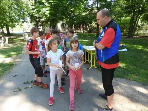 Pan Macháček řídí závod