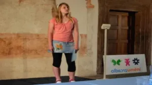 Michaela při recitaci