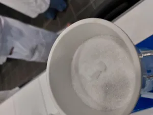 vzniklé krystalky kyseliny acetylsalicylové