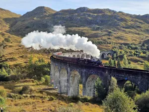 vlak-harryho-pottera-viadukt-glenfinnan
