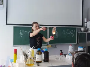 hořící bankovka