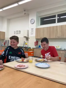 Talk English, eat English, live English!