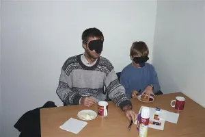 V kavárně potmě