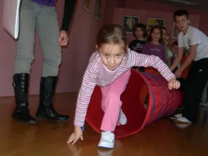 prolézáme tunelem