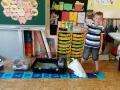 Matěj představuje králičici Miu