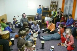 Bubnujeme o sto šest...