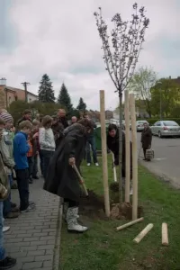 i Štěpánka Fraňková a Lea Tomková vzaly lopaty do rukou