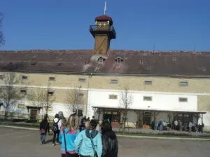 Před muzeem