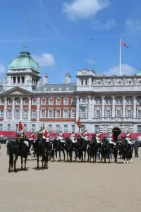 5 Horse Guards