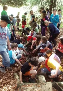 „Když studánku a stružku vyčistili, vytrysklo z hlubin tolik utajené síly, . . .“