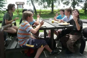 . Pod rozhlednou si nejprve dáme něco dobrého…
