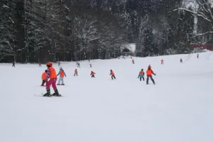 Naše dresy na dálku, rozzářily Košťálku.